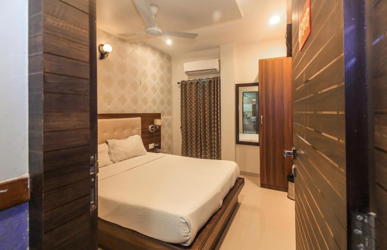 Hygienic Hotel Liberty Plaza Bombaim Exterior foto