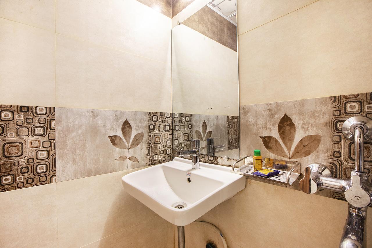 Hygienic Hotel Liberty Plaza Bombaim Exterior foto