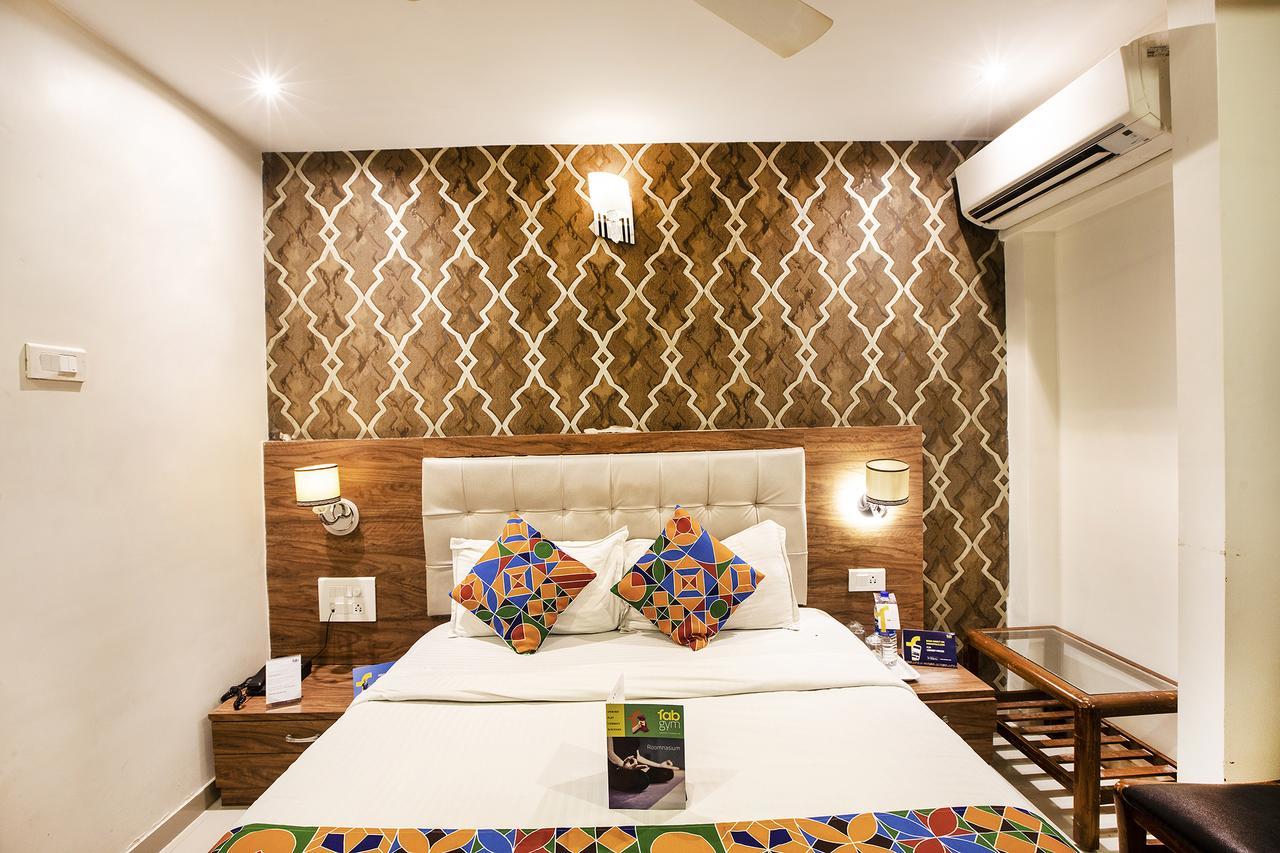 Hygienic Hotel Liberty Plaza Bombaim Exterior foto