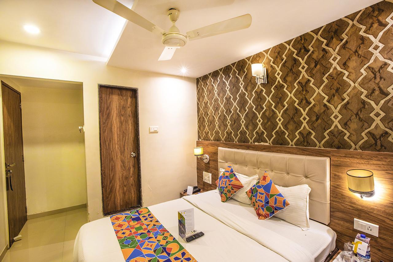 Hygienic Hotel Liberty Plaza Bombaim Exterior foto