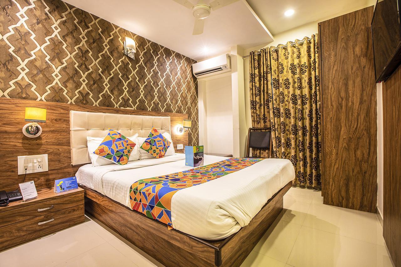 Hygienic Hotel Liberty Plaza Bombaim Exterior foto