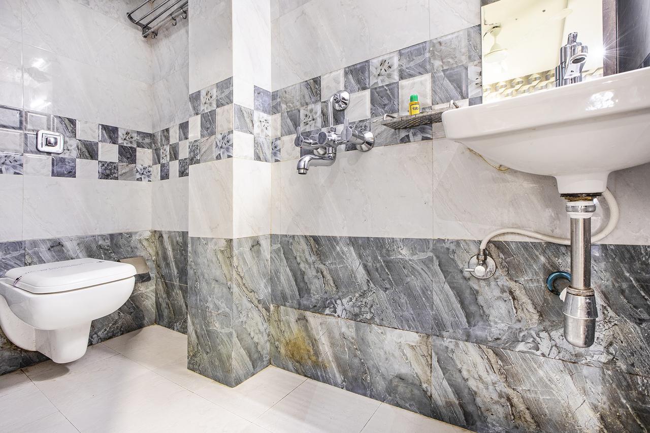 Hygienic Hotel Liberty Plaza Bombaim Exterior foto