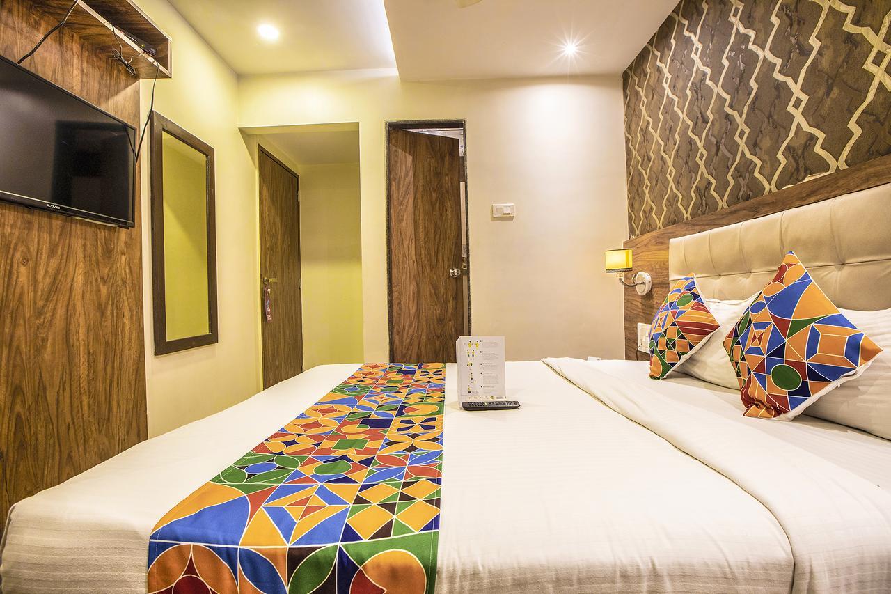 Hygienic Hotel Liberty Plaza Bombaim Exterior foto