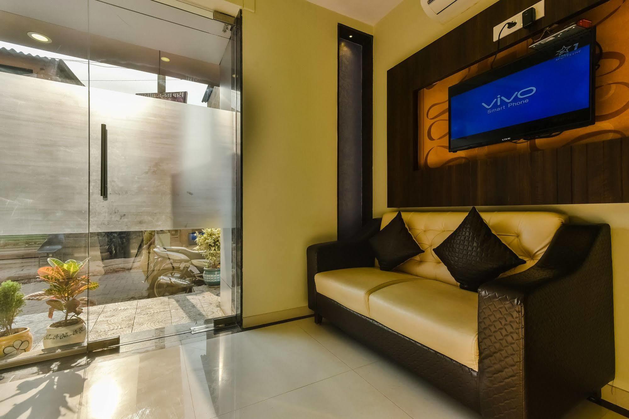 Hygienic Hotel Liberty Plaza Bombaim Exterior foto