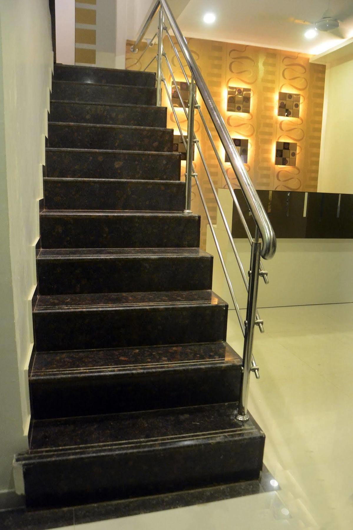 Hygienic Hotel Liberty Plaza Bombaim Exterior foto